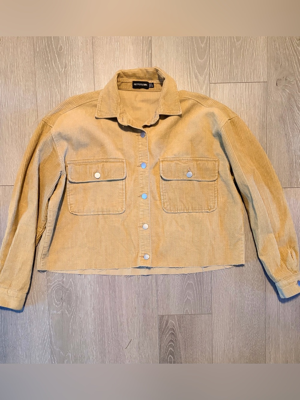 Pretty Little Thing Cropped Raw Hem Corduroy Shirt Jacket - Picture 4 of 10